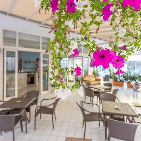 Hotel Valparaiso Ρίμινι Εξωτερικό φωτογραφία