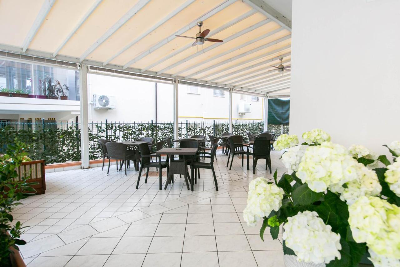 Hotel Valparaiso Ρίμινι Εξωτερικό φωτογραφία