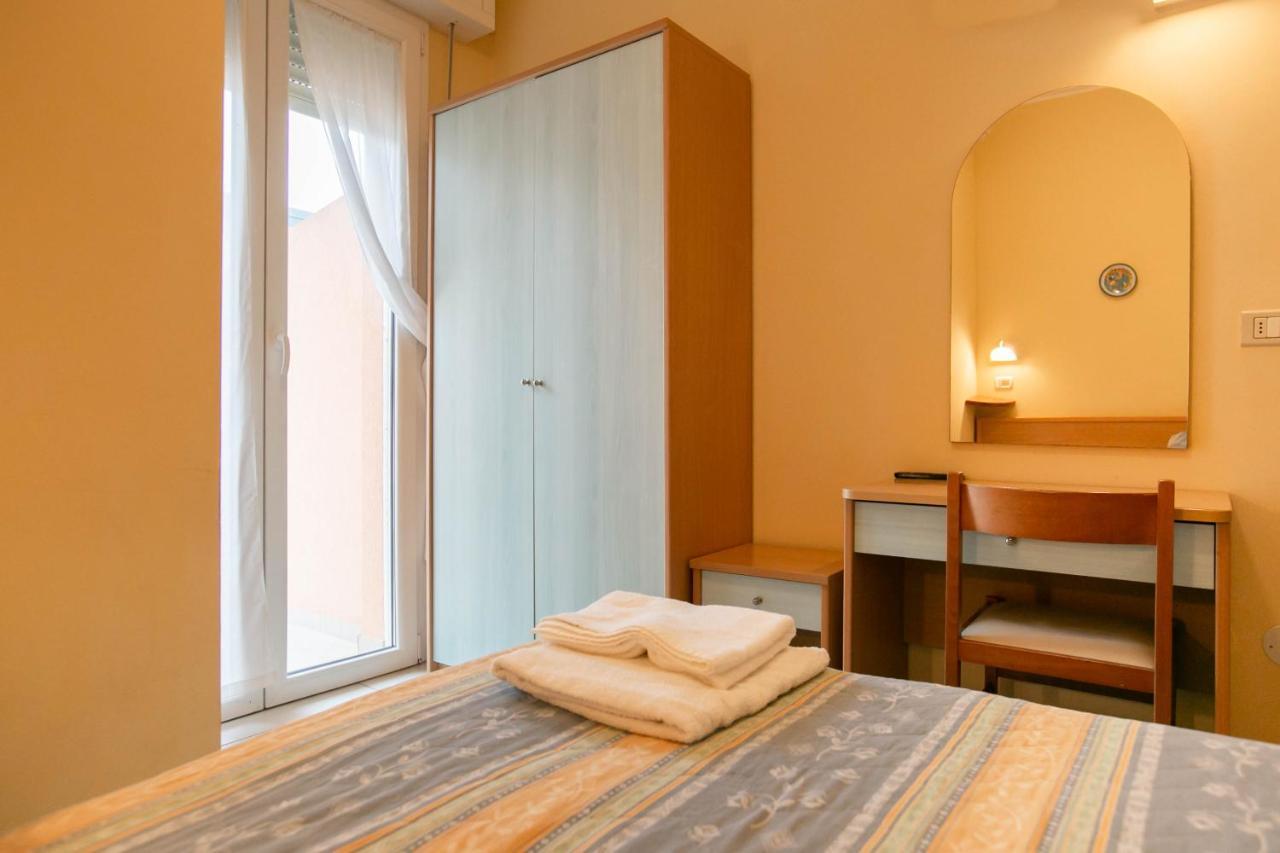 Hotel Valparaiso Ρίμινι Εξωτερικό φωτογραφία