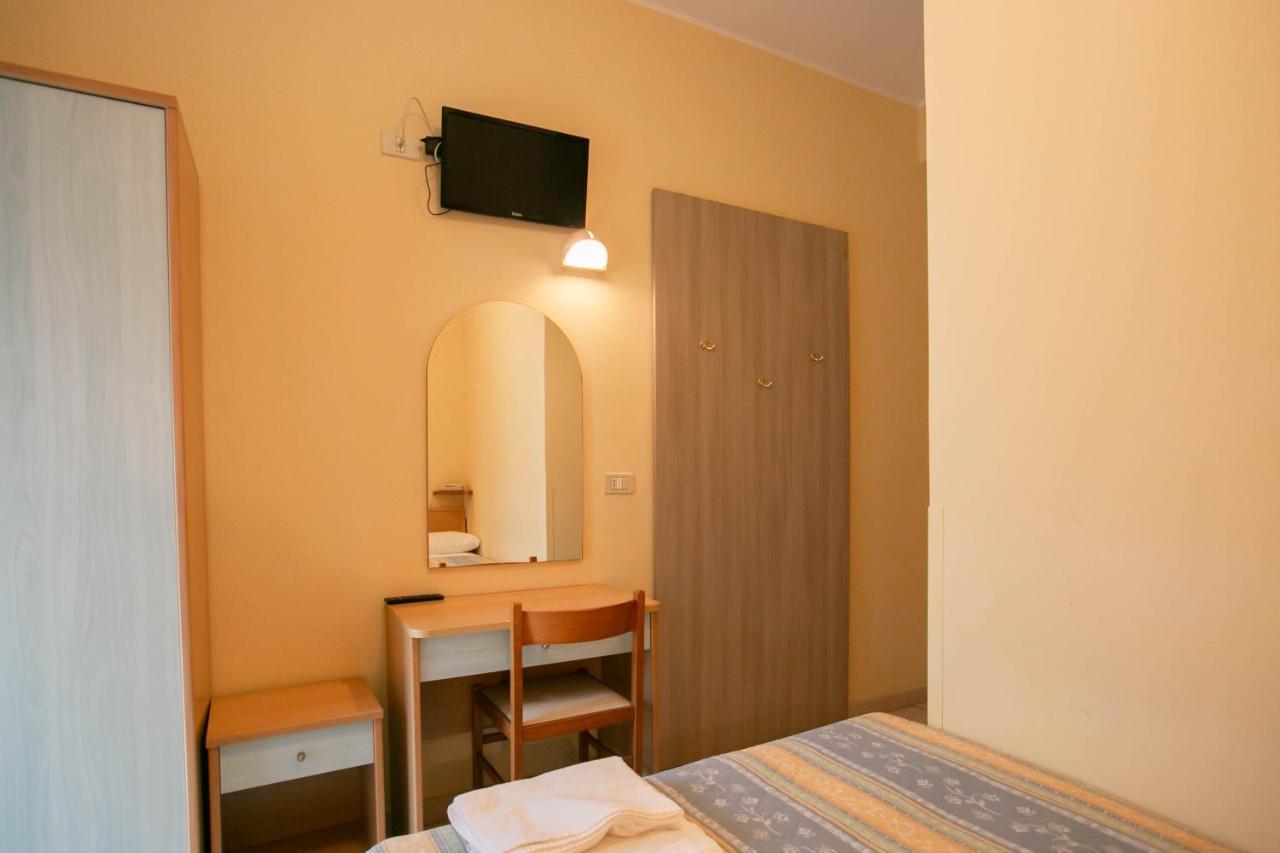 Hotel Valparaiso Ρίμινι Εξωτερικό φωτογραφία