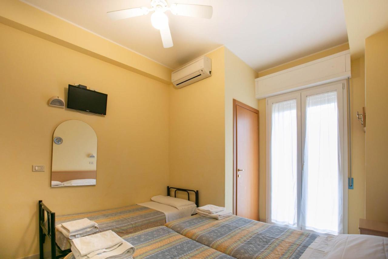 Hotel Valparaiso Ρίμινι Εξωτερικό φωτογραφία