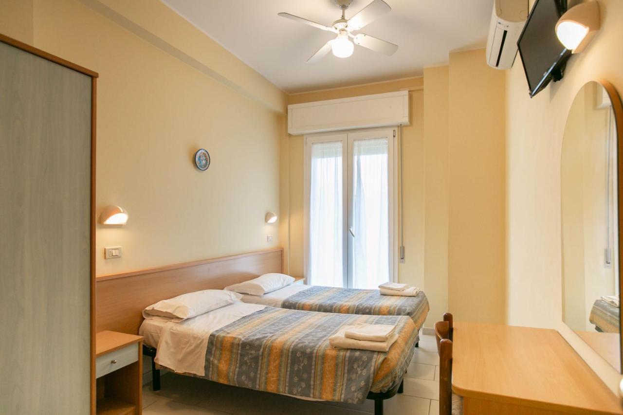 Hotel Valparaiso Ρίμινι Εξωτερικό φωτογραφία