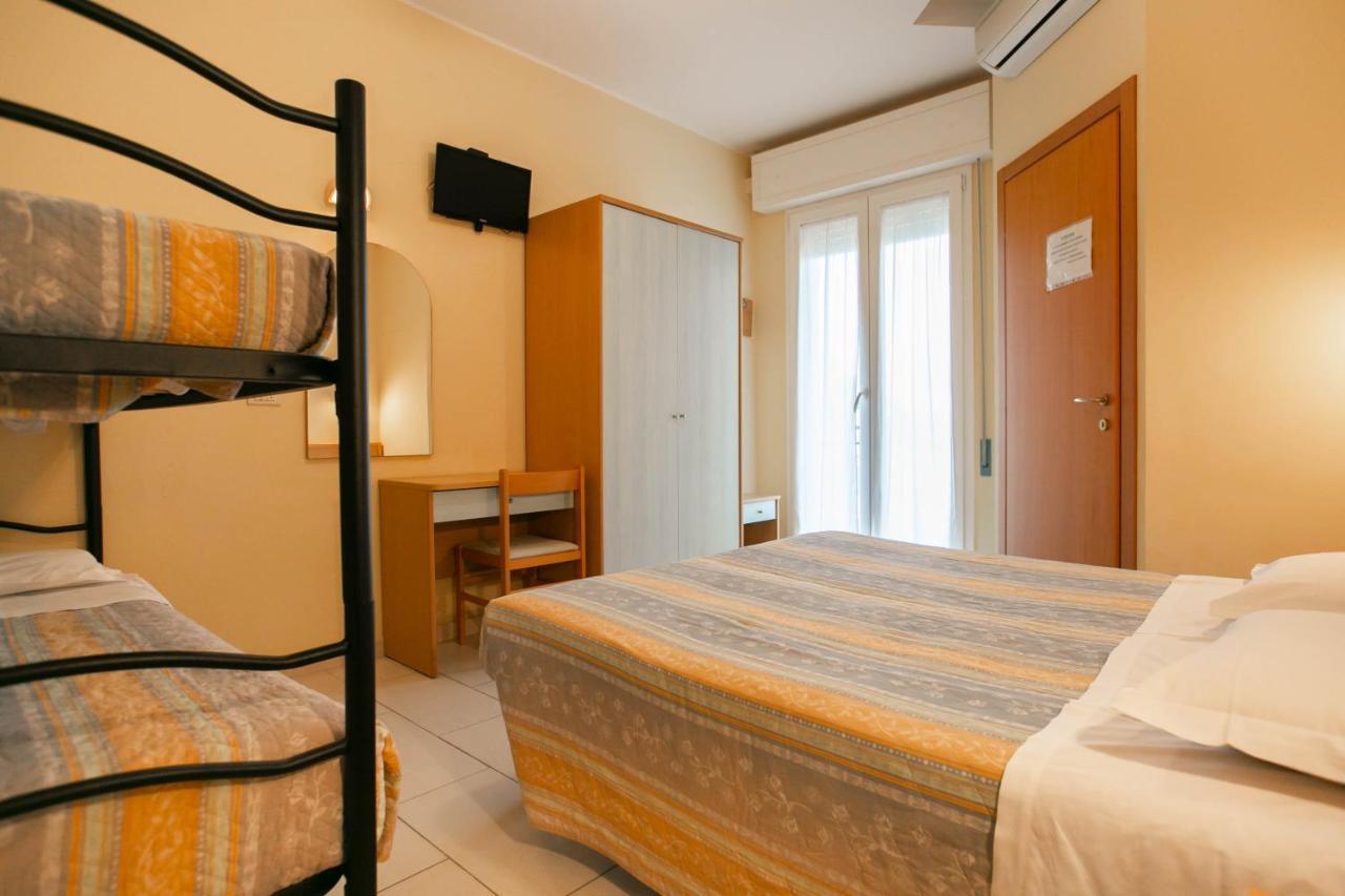 Hotel Valparaiso Ρίμινι Εξωτερικό φωτογραφία