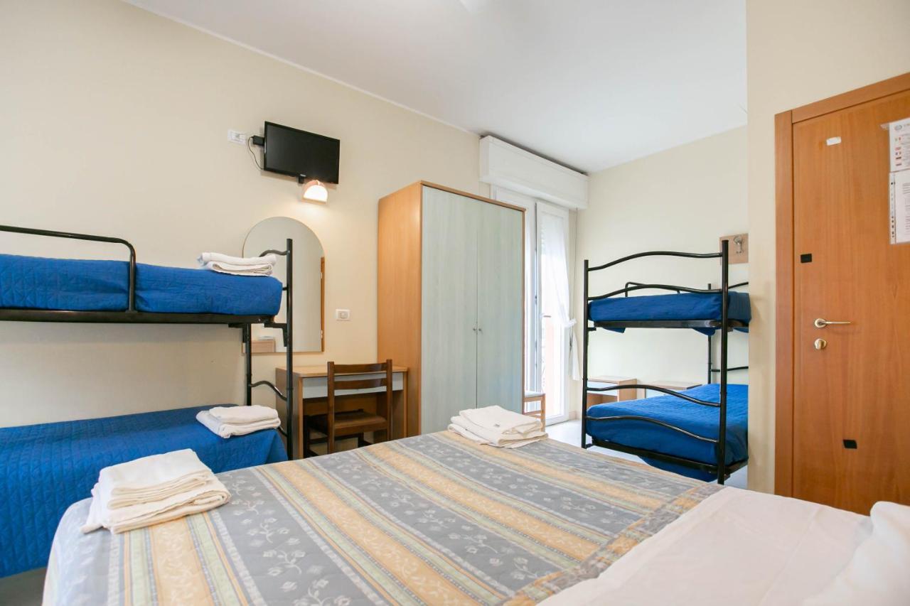Hotel Valparaiso Ρίμινι Εξωτερικό φωτογραφία