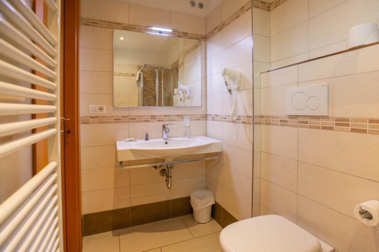 Hotel Valparaiso Ρίμινι Εξωτερικό φωτογραφία
