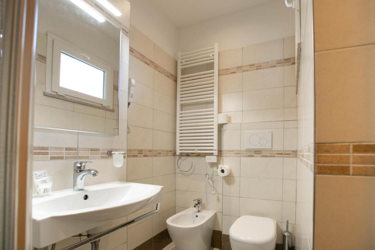 Hotel Valparaiso Ρίμινι Εξωτερικό φωτογραφία