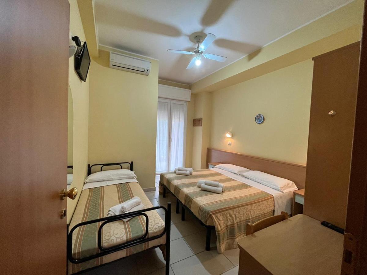 Hotel Valparaiso Ρίμινι Εξωτερικό φωτογραφία