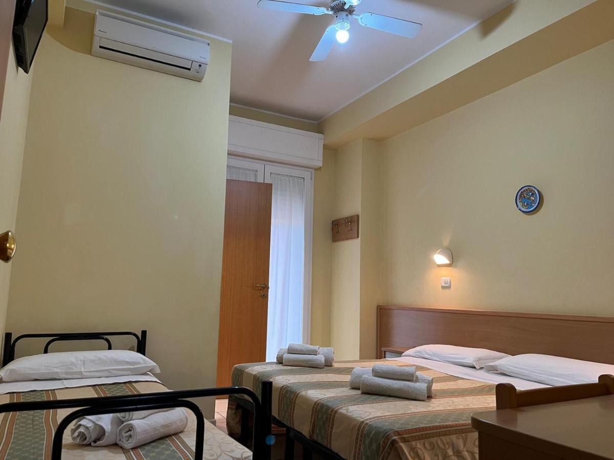 Hotel Valparaiso Ρίμινι Εξωτερικό φωτογραφία