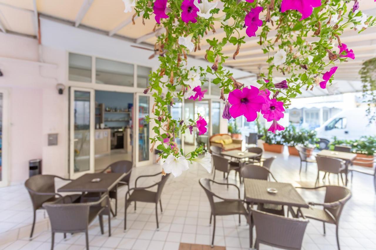 Hotel Valparaiso Ρίμινι Εξωτερικό φωτογραφία