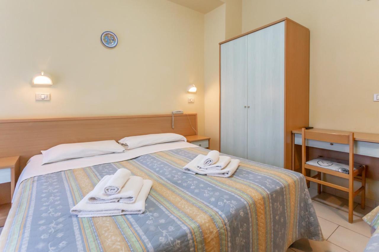 Hotel Valparaiso Ρίμινι Εξωτερικό φωτογραφία