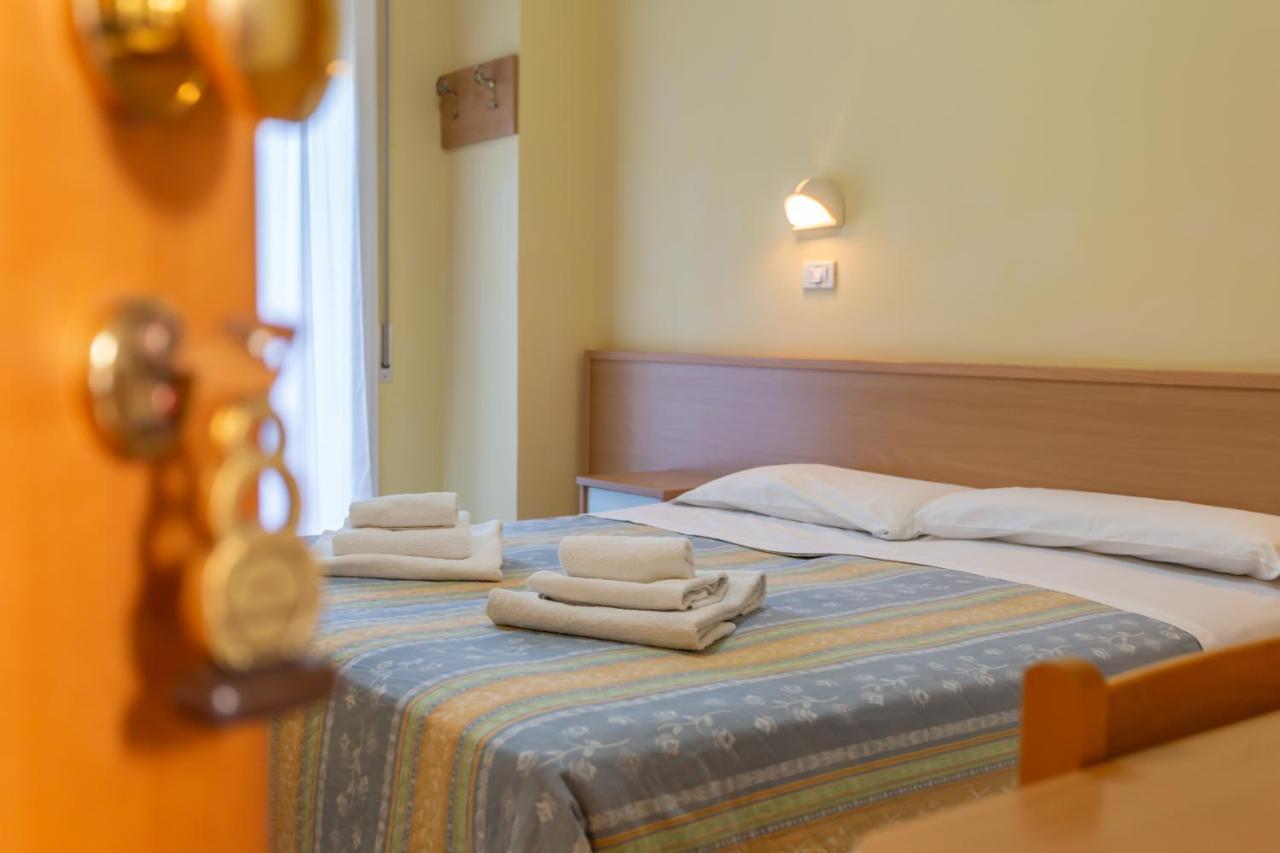 Hotel Valparaiso Ρίμινι Εξωτερικό φωτογραφία