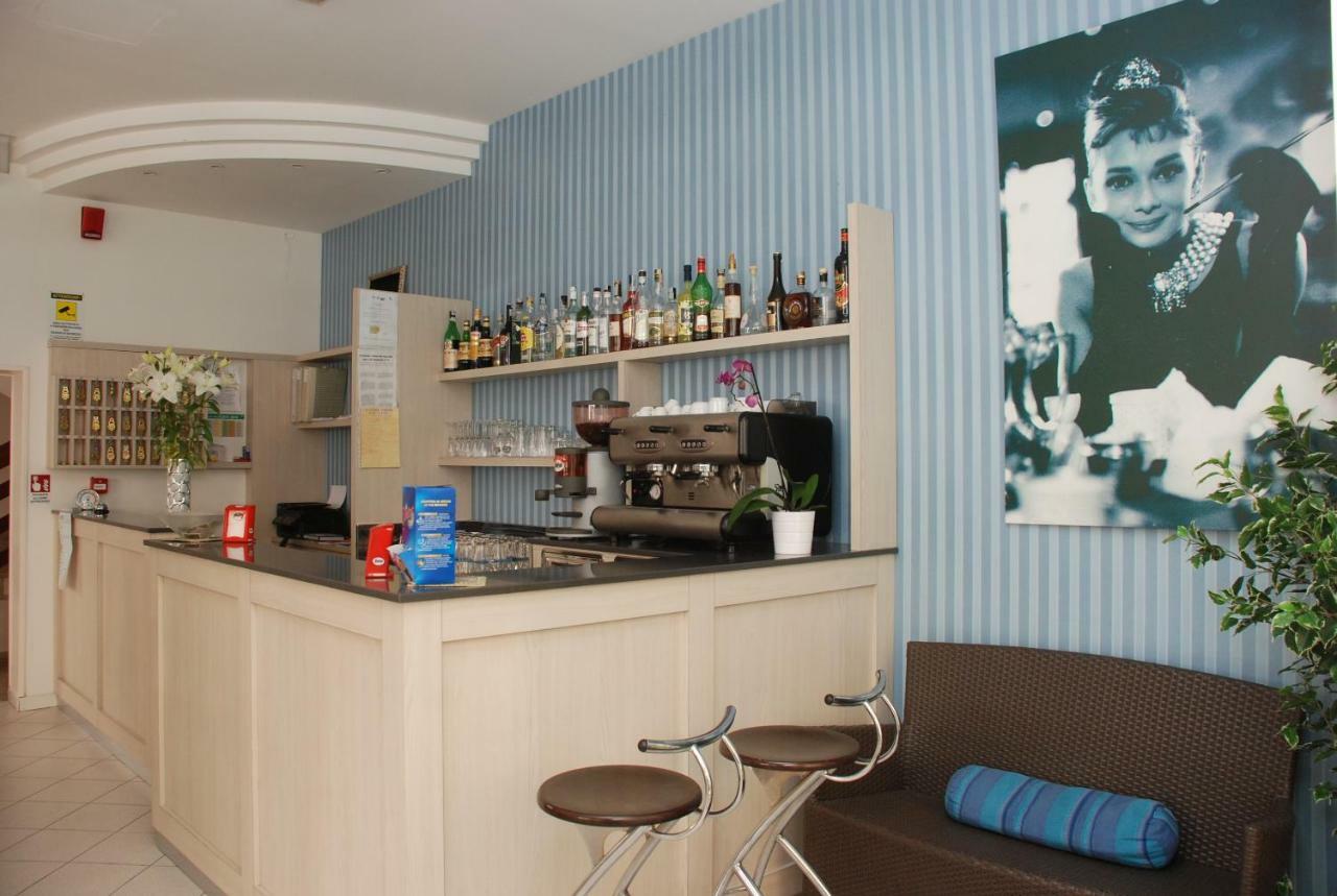 Hotel Valparaiso Ρίμινι Εξωτερικό φωτογραφία