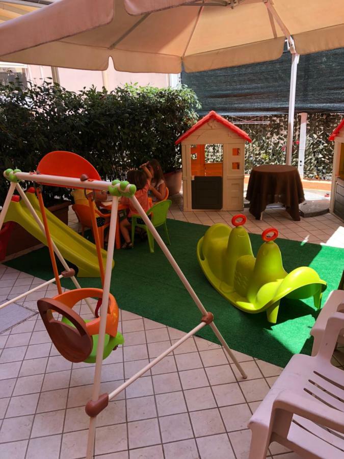 Hotel Valparaiso Ρίμινι Εξωτερικό φωτογραφία
