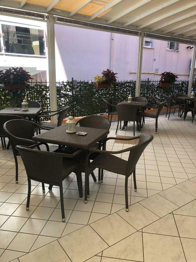 Hotel Valparaiso Ρίμινι Εξωτερικό φωτογραφία